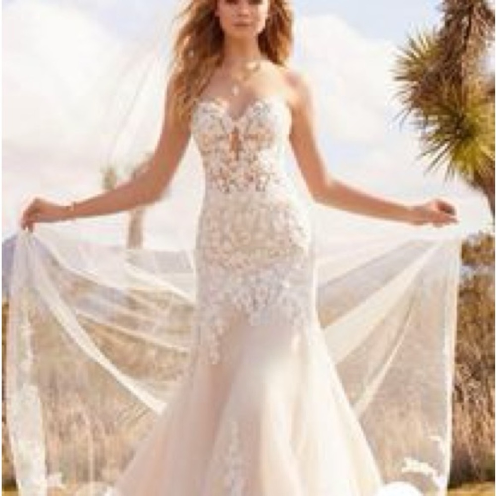 “Roxanne” wedding dress